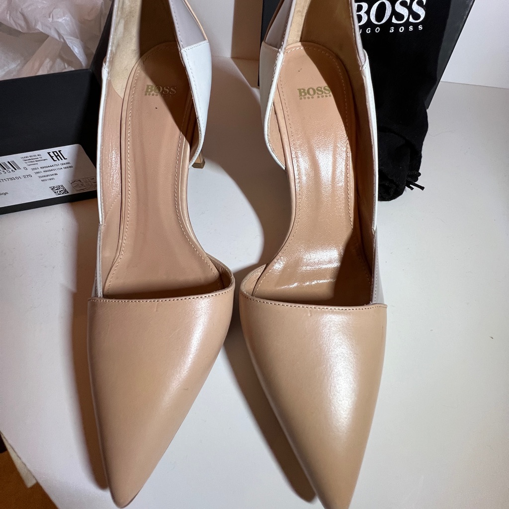 Hugo Boss “Gea-B” Beige Leather Heels Size 7.5
